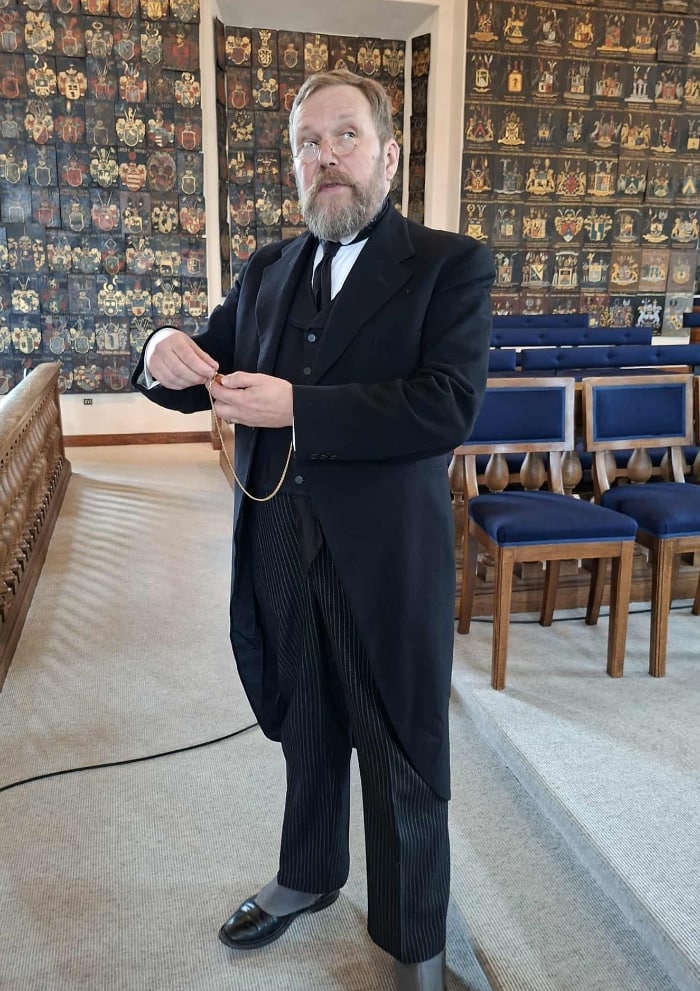 Inför föreläsningarna om statsråden från Väderum visade Peder Järta Hammarskiöld den tidens herrmode.
